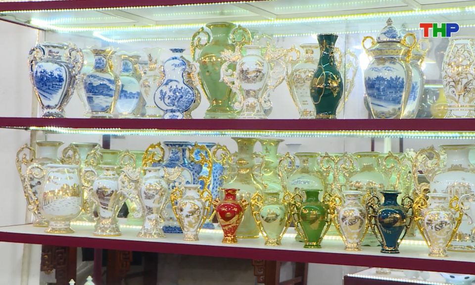 Hải Ph&ograve;ng qua n&eacute;t gốm sứ vẽ v&agrave;ng