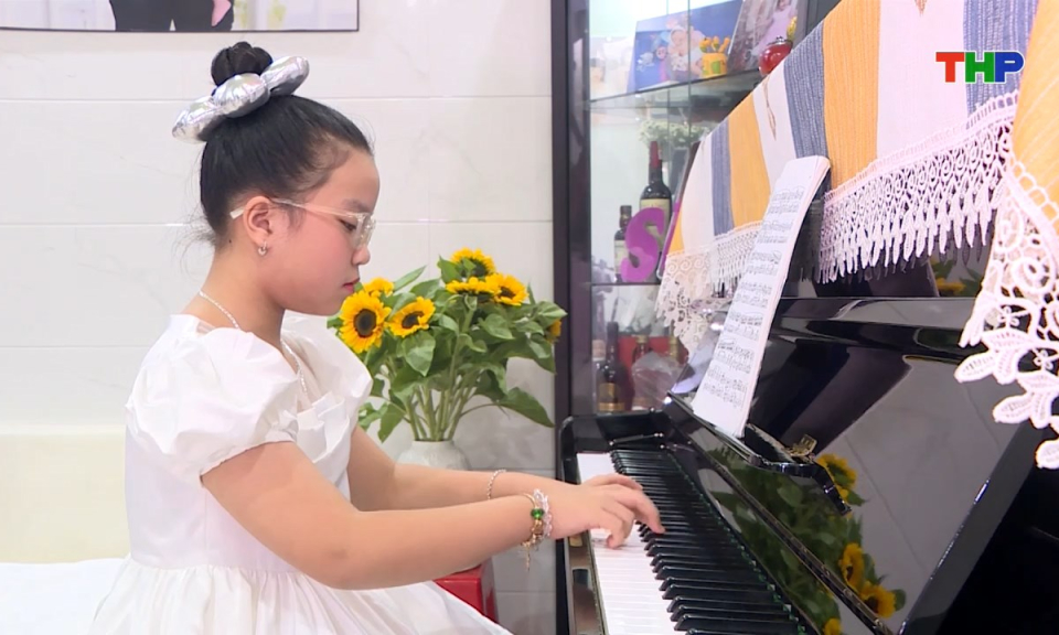 Lăng k&iacute;nh tuổi hoa: C&ocirc; bạn to&agrave;n năng