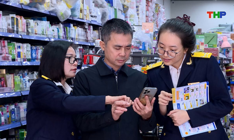 Ph&aacute;p luật v&agrave; cuộc sống: Th&aacute;o gỡ vướng mắc về ch&iacute;nh s&aacute;ch thuế cho hộ kinh doanh