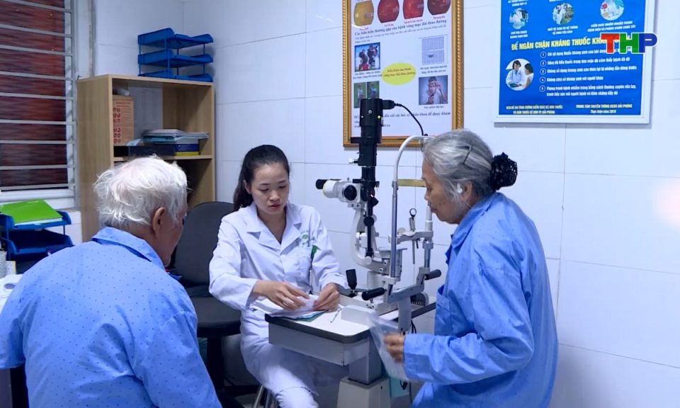 Y tế sức khỏe: Phẫu thuật mắt nh&acirc;n đạo cho bệnh nh&acirc;n đục thủy tinh thể