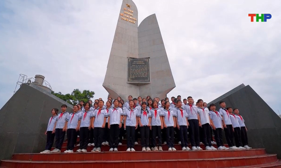 Lăng k&iacute;nh tuổi hoa: Em y&ecirc;u Tổ quốc