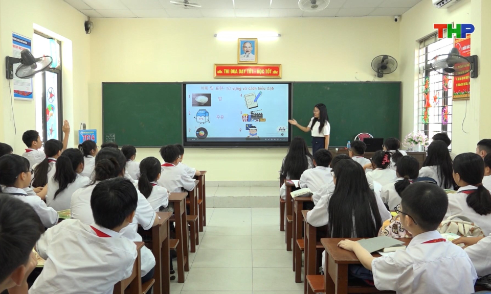 Tăng cường dạy ngoại ngữ trong nh&agrave; trường