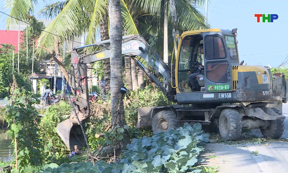 Giải tỏa c&aacute;c c&ocirc;ng tr&igrave;nh vi phạm h&agrave;nh lang an to&agrave;n giao th&ocirc;ng