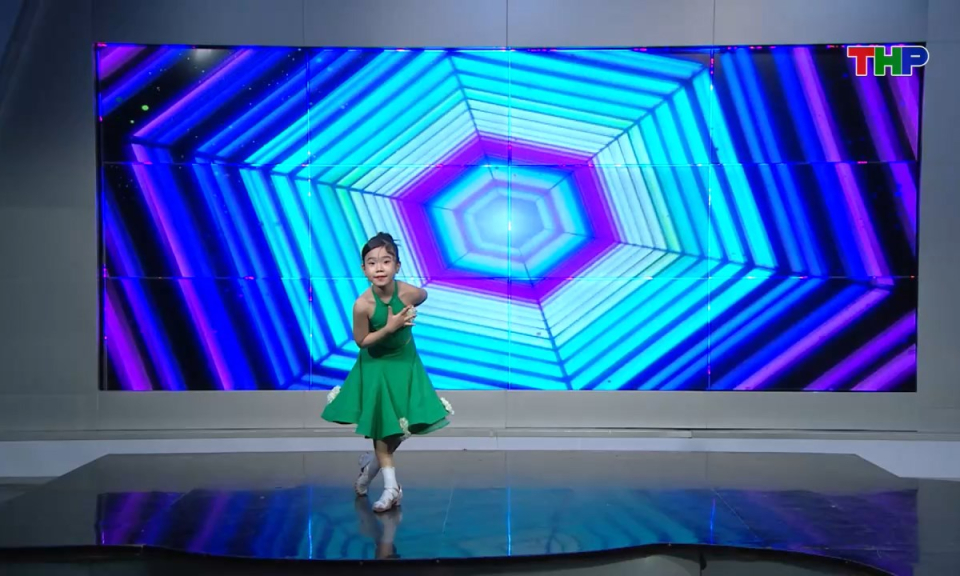 Lăng k&iacute;nh tuổi hoa: T&agrave;i năng nh&iacute; Dancesport