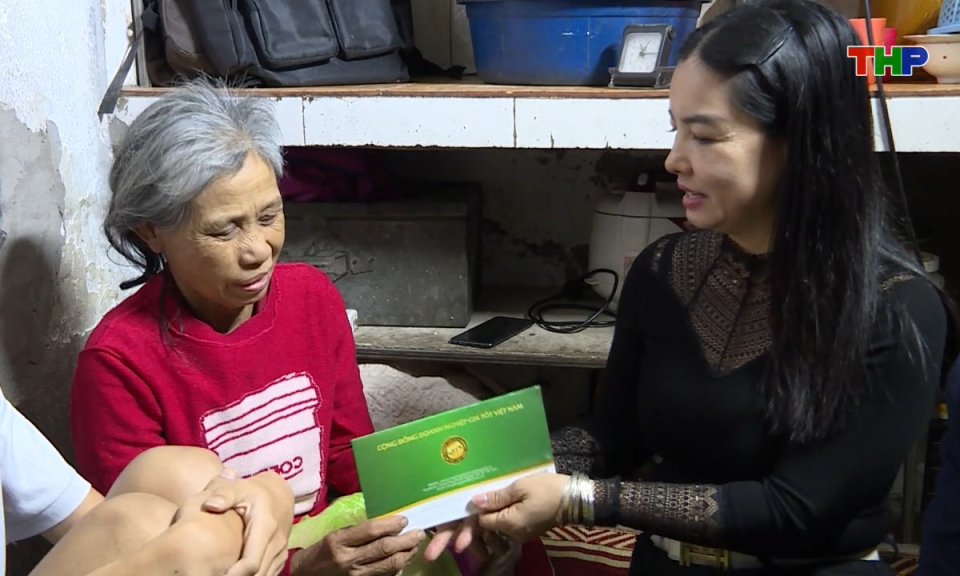 V&igrave; cộng đồng: Chăm lo đời sống cho người gi&agrave; neo đơn - Việc l&agrave;m thiết thực v&agrave; &yacute; nghĩa