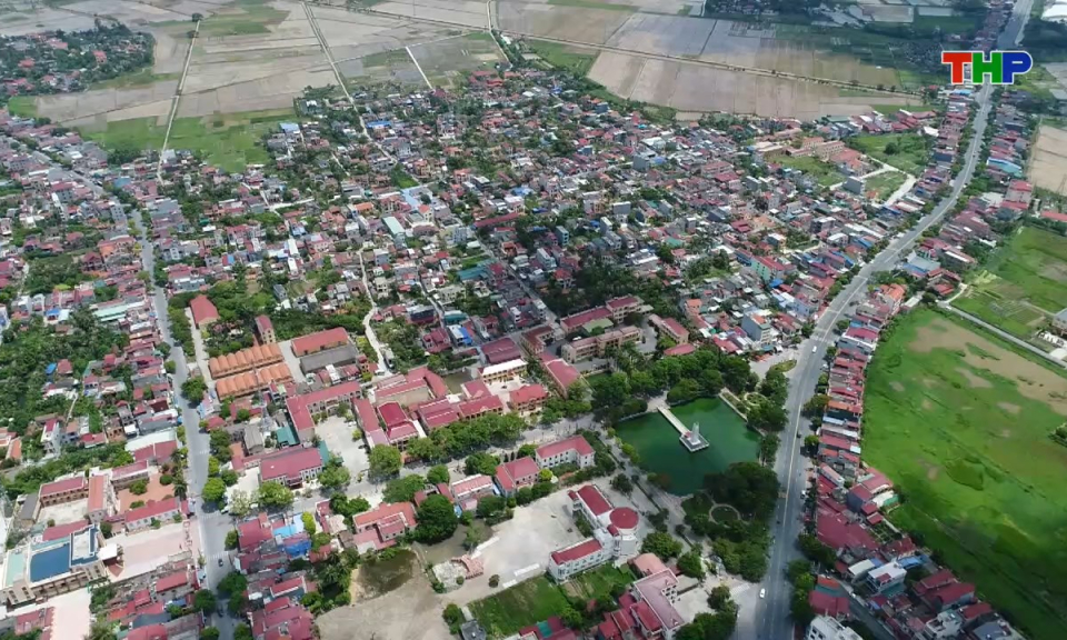 &Acirc;m vang miền cửa biển: Những d&ograve;ng chảy văn chương