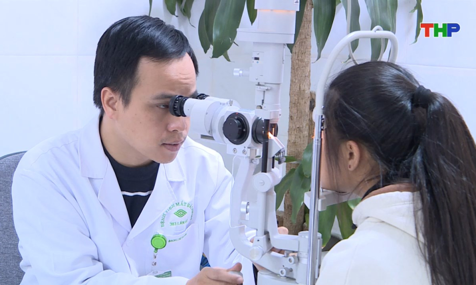 Y tế sức khỏe: Bảo vệ đ&ocirc;i mắt trẻ em trong thời đại số