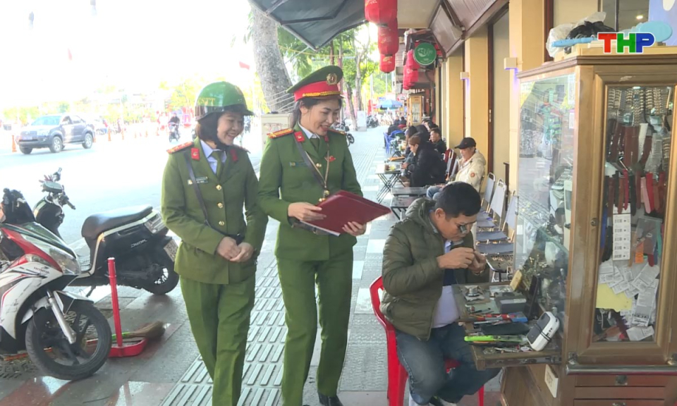 Ph&aacute;p luật v&agrave; cuộc sống: Tăng cường chấn chỉnh trật tự đ&ocirc; thị dịp cuối năm