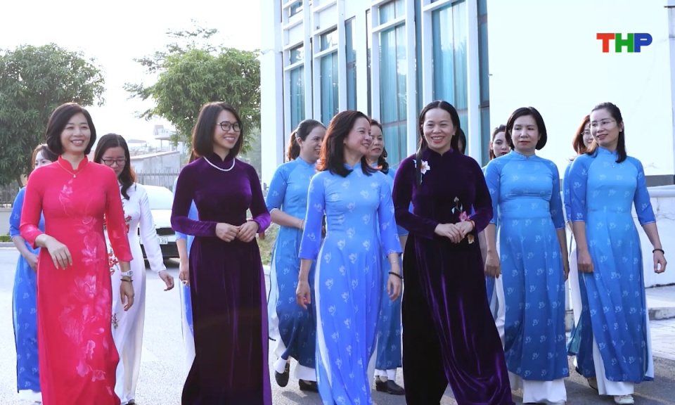 Phụ nữ Việt: X&acirc;y dựng người phụ nữ ph&aacute;t triển to&agrave;n diện trong thời đại mới