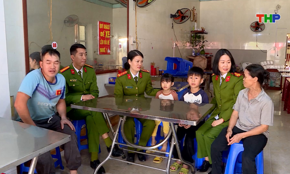 &ldquo;Mẹ đỡ đầu&rdquo; - H&agrave;nh tr&igrave;nh chia sẻ y&ecirc;u thương