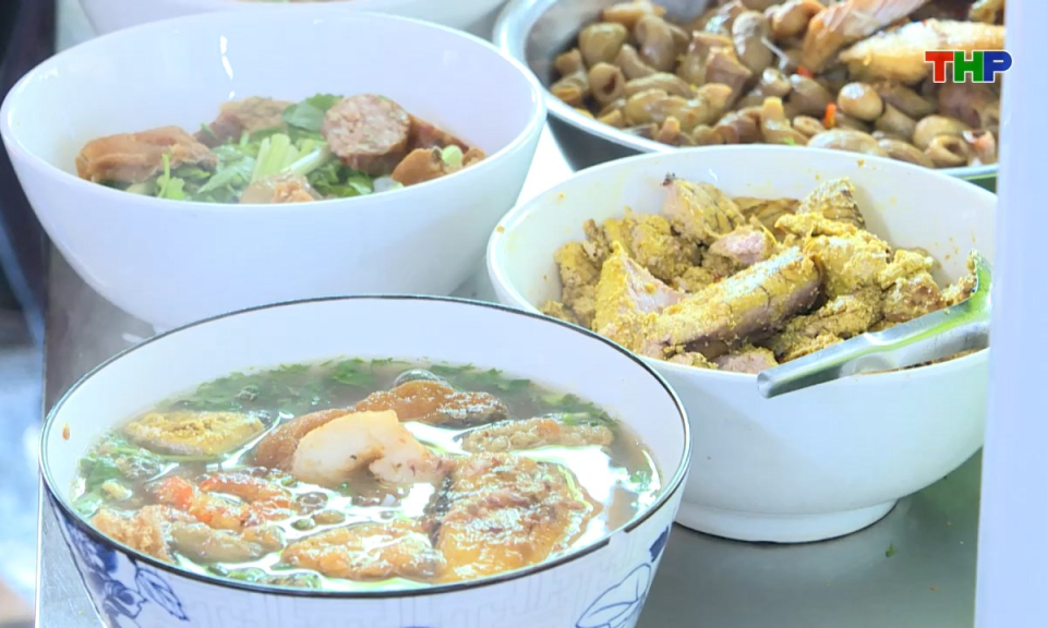 Ẩm thực: B&uacute;n c&aacute; cay Hải Ph&ograve;ng