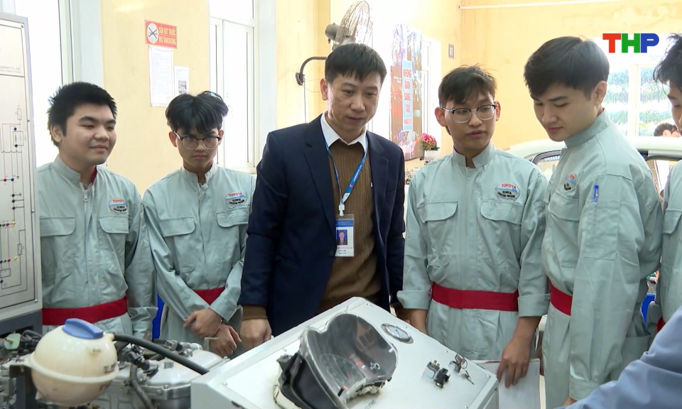 Gắn kết c&ocirc;ng t&aacute;c đ&agrave;o tạo với thị trường lao động