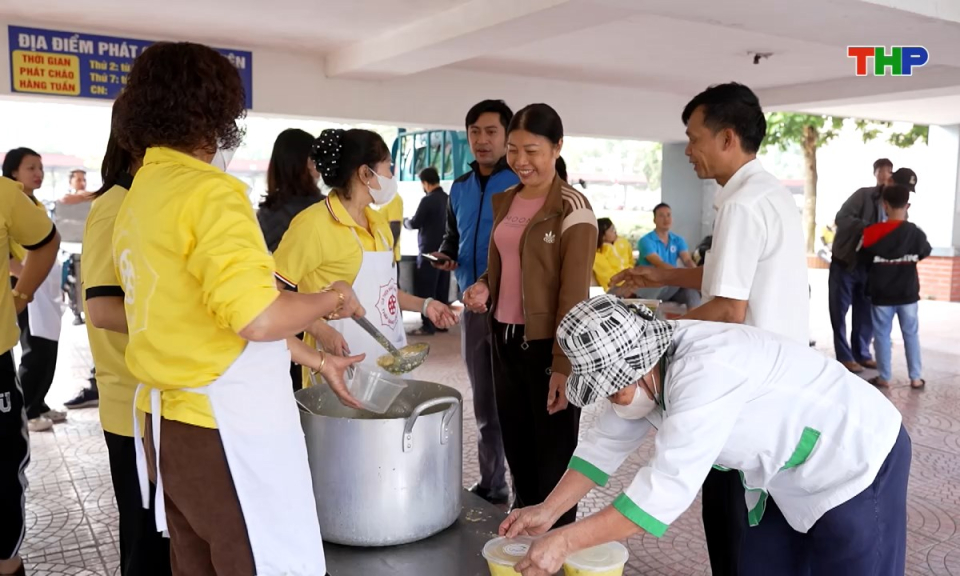 V&igrave; cộng đồng: Ấm l&ograve;ng nồi ch&aacute;o nghĩa t&igrave;nh đến với người bệnh