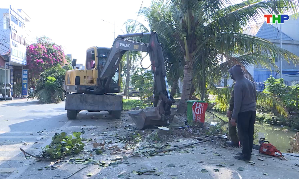 Ra qu&acirc;n dọn vệ sinh m&ocirc;i trường v&agrave; bảo đảm an to&agrave;n giao th&ocirc;ng