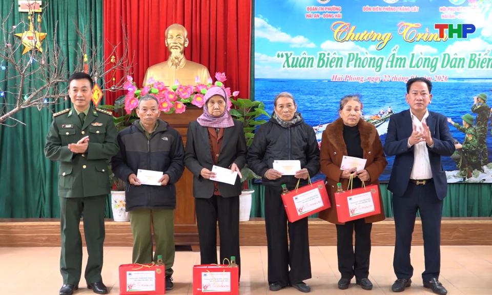 Xu&acirc;n Bi&ecirc;n ph&ograve;ng - Ấm l&ograve;ng d&acirc;n biển