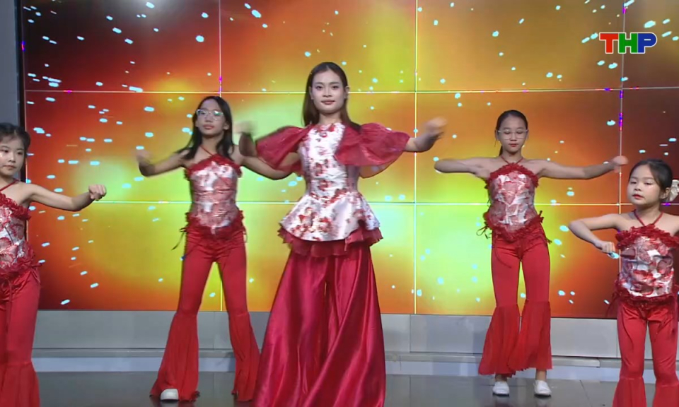 Lăng k&iacute;nh tuổi hoa: Học nhảy ngoại kh&oacute;a