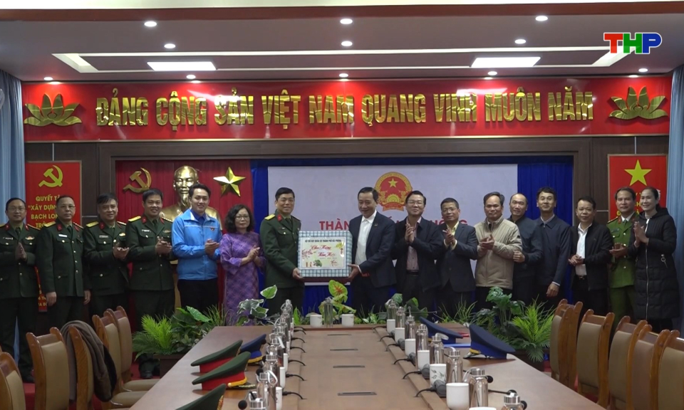 Ấm &aacute;p &ldquo;Xu&acirc;n bi&ecirc;n cương - Tết hải đảo&rdquo; 