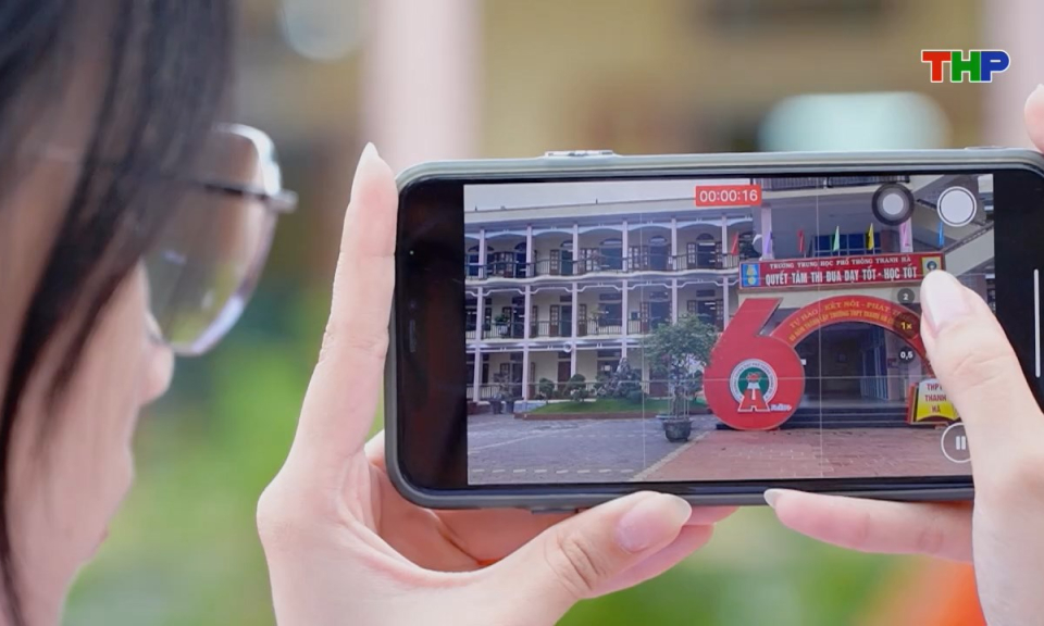 Lăng k&iacute;nh tuổi hoa: Sắc m&agrave;u truyền th&ocirc;ng học đường