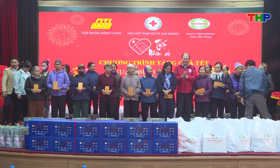 V&igrave; cộng đồng: Chăm lo cho người c&oacute; c&ocirc;ng v&agrave; gia đ&igrave;nh ch&iacute;nh s&aacute;ch dịp Tết Nguy&ecirc;n Đ&aacute;n