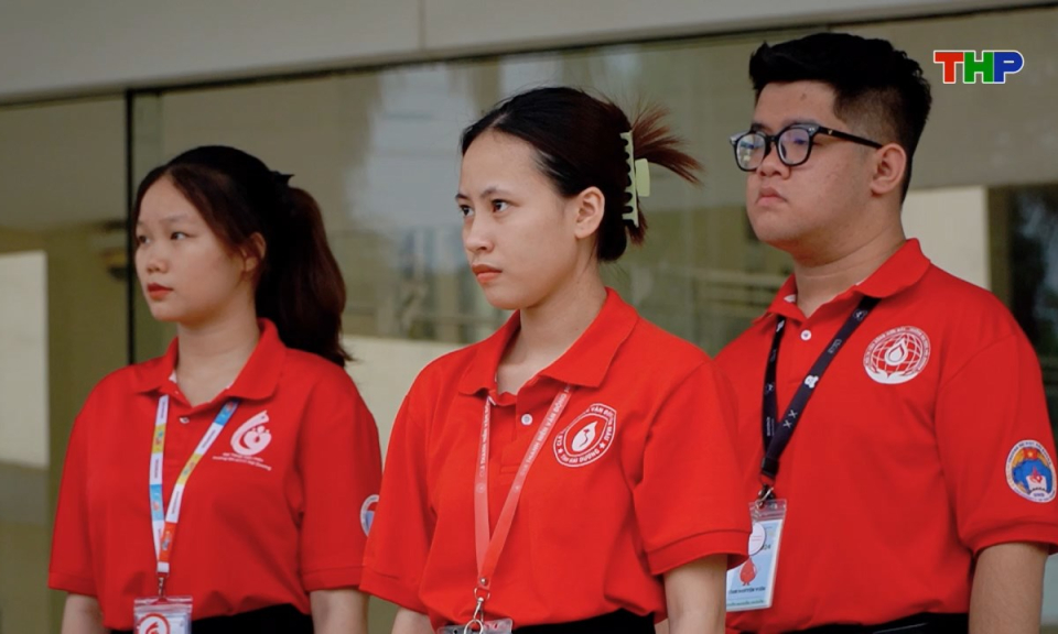 Suối nguồn y&ecirc;u thương: H&agrave;nh tr&igrave;nh cống hiến của Ng&ocirc; Anh Đức