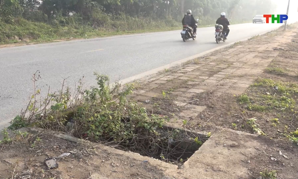 Bất cập tuyến đường kh&ocirc;ng c&oacute; nắp hố ga
