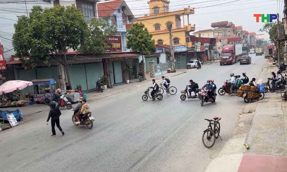 Tiềm ẩn nguy cơ mất an to&agrave;n giao th&ocirc;ng tr&ecirc;n quốc lộ 38