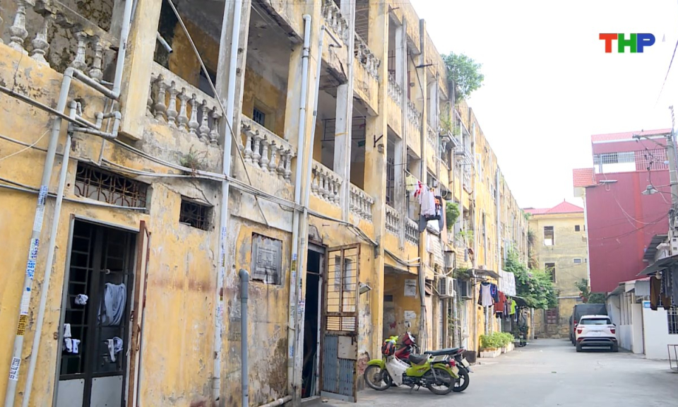 Hộp thư truyền h&igrave;nh: Khu tập thể 3 tầng phường Ph&ugrave; Liễn xuống cấp nghi&ecirc;m trọng