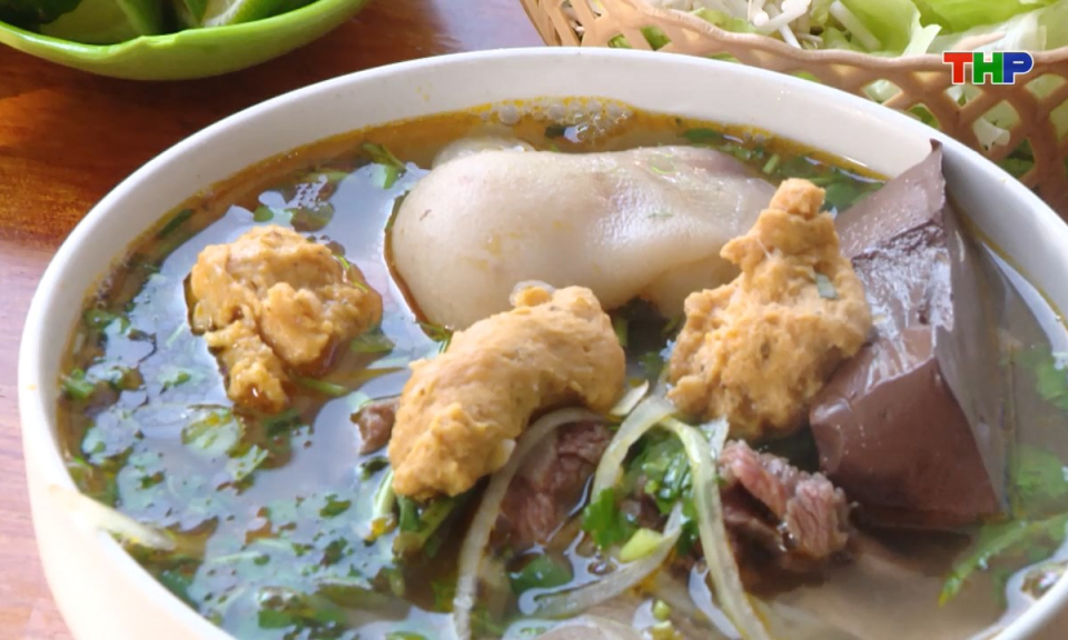 Ẩm thực: B&uacute;n b&ograve; Huế - Vị ấm ng&agrave;y đ&ocirc;ng