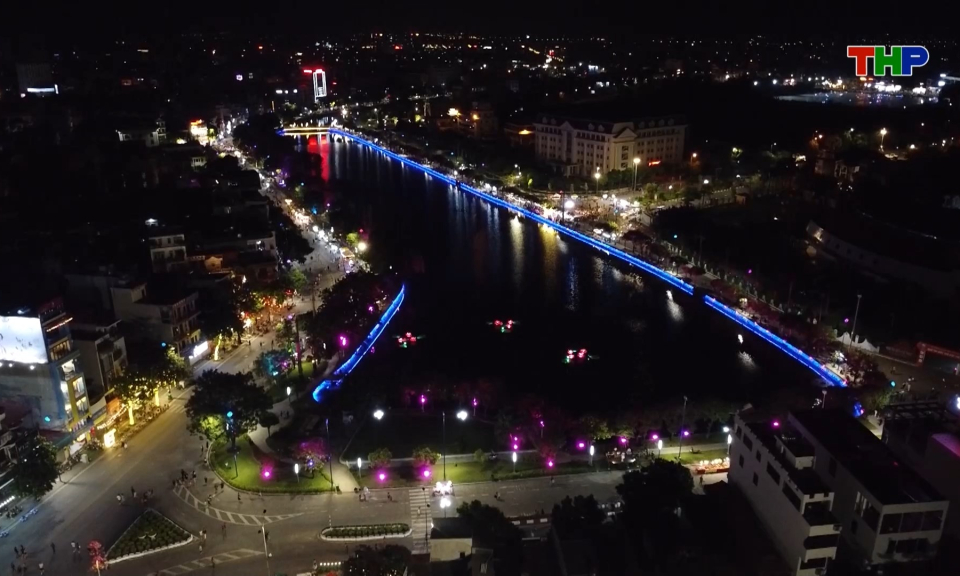 S&ocirc;i động phố đi bộ Bạch Đằng 