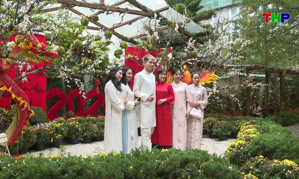 Chạm Hải Ph&ograve;ng: Qu&aacute;n c&agrave; ph&ecirc; đ&oacute;n Tết