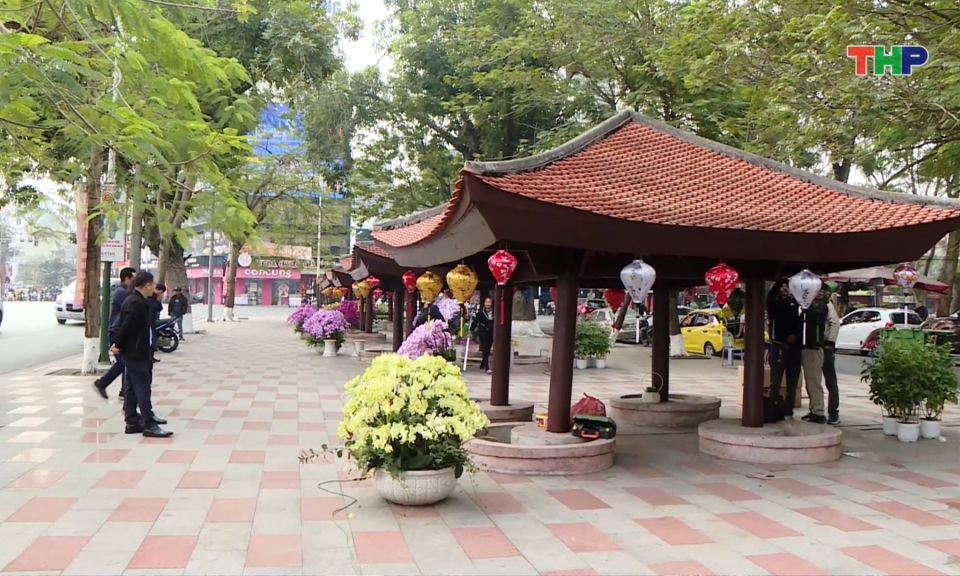 Trang trí hoa xuân tại dải trung tâm thành phố