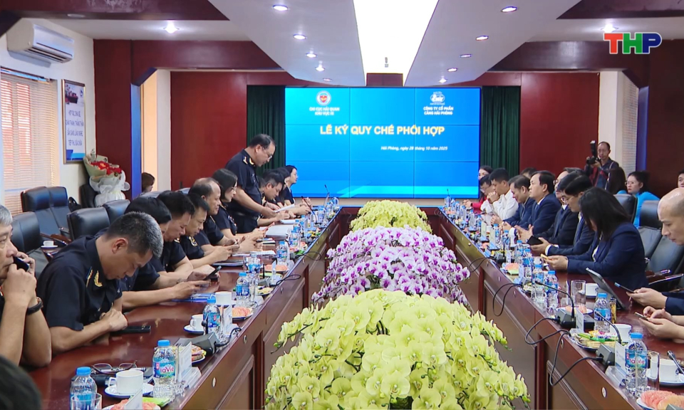 Hải quan đồng h&agrave;nh c&ugrave;ng doanh nghiệp 