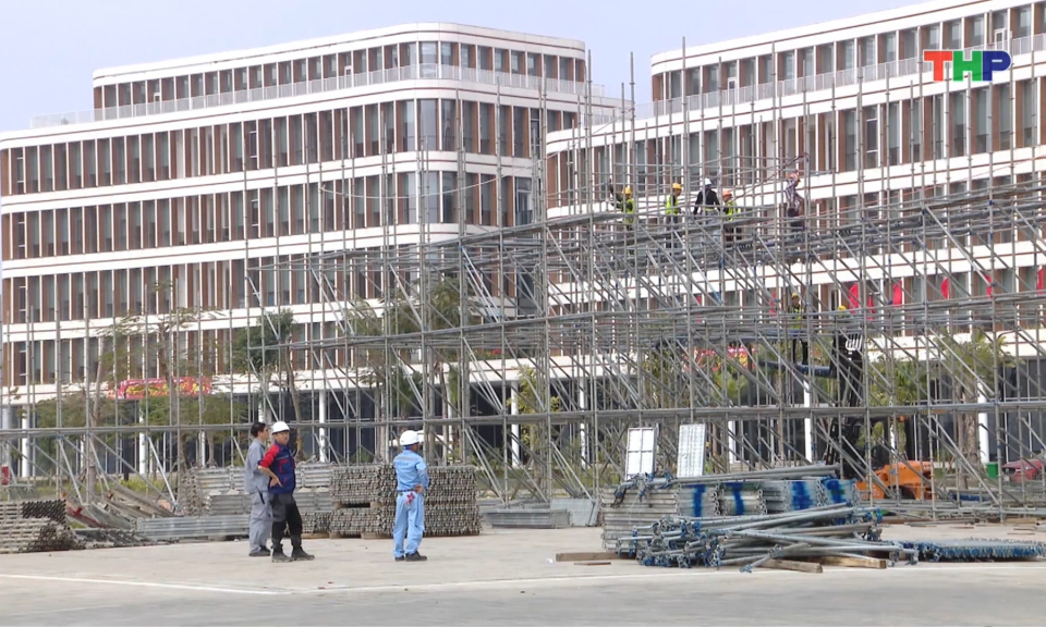 T&iacute;ch cực chuẩn bị s&acirc;n khấu chương tr&igrave;nh nghệ thuật đ&ecirc;m giao thừa