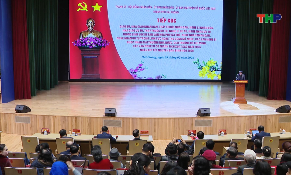 Thường trực Thành ủy tiếp xúc đội ngũ trí thức, văn nghệ sĩ nhân dịp Tết Bính Ngọ    
