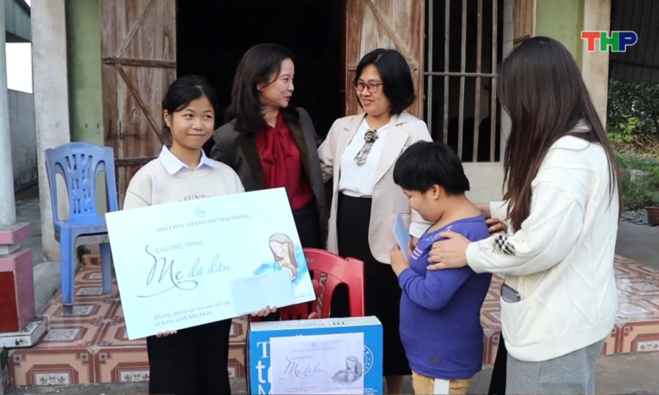 Phụ nữ Việt: Mang Tết y&ecirc;u thương đến với phụ nữ v&agrave; trẻ em ngh&egrave;o