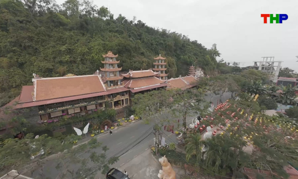 Chạm Hải Ph&ograve;ng: T&iacute;ch cổ ch&ugrave;a Hang