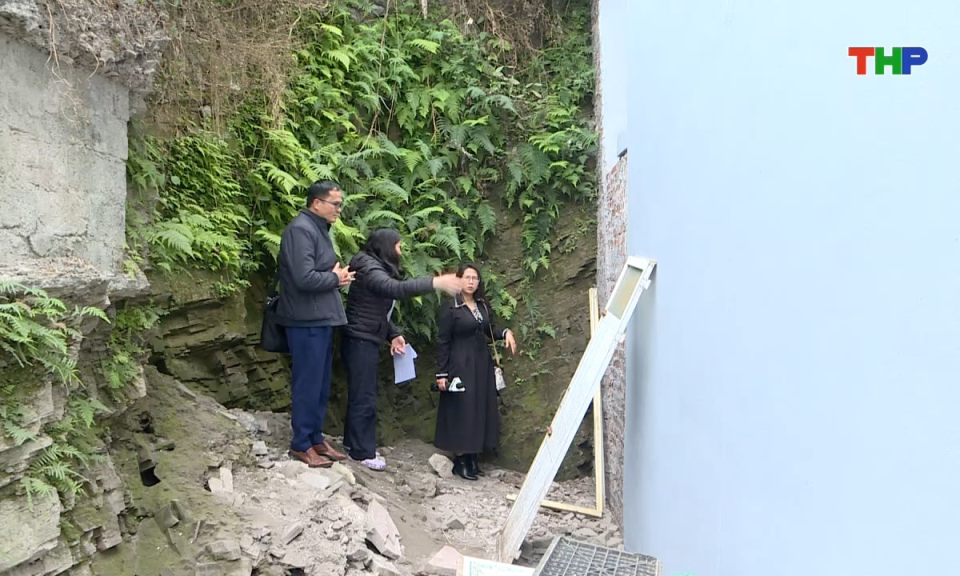 Hộp thư truyền h&igrave;nh: Hai hộ h&agrave;ng x&oacute;m m&acirc;u thuẫn v&igrave; lấn chiếm đất đai