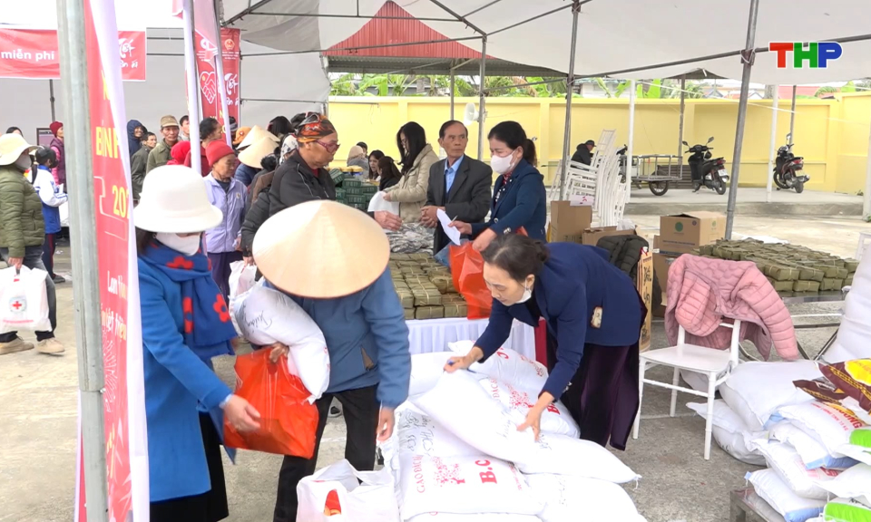 S&ocirc;i động chợ Tết Nh&acirc;n &aacute;i    