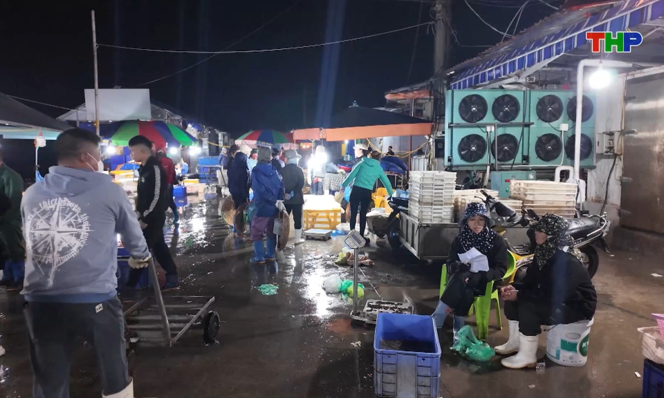 Lao động mưu sinh ng&agrave;y cận Tết