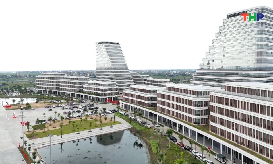 Người d&acirc;n chờ đ&oacute;n chương tr&igrave;nh nghệ thuật ch&agrave;o năm mới