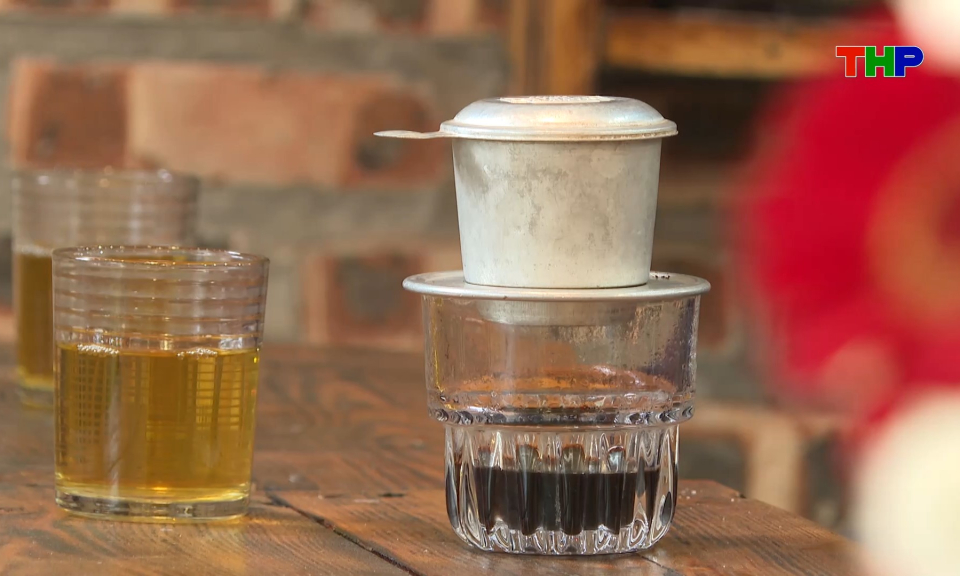 Chạm Hải Ph&ograve;ng: Đ&oacute;n xu&acirc;n b&ecirc;n t&aacute;ch cafe