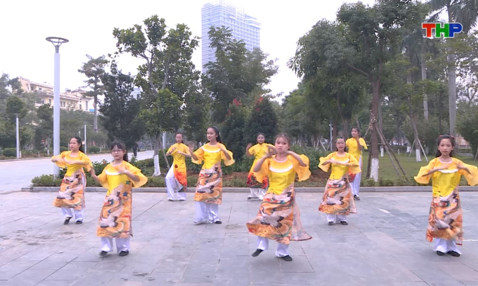 Vitamin tuổi hồng: Tết lu&ocirc;n mỉm cười