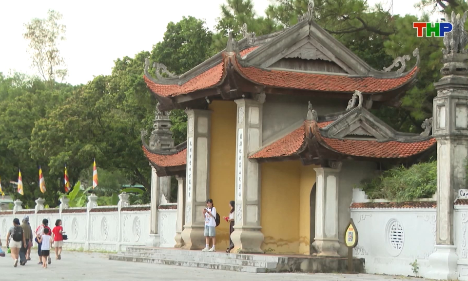 Nhộn nhịp tour du lịch đầu xu&acirc;n