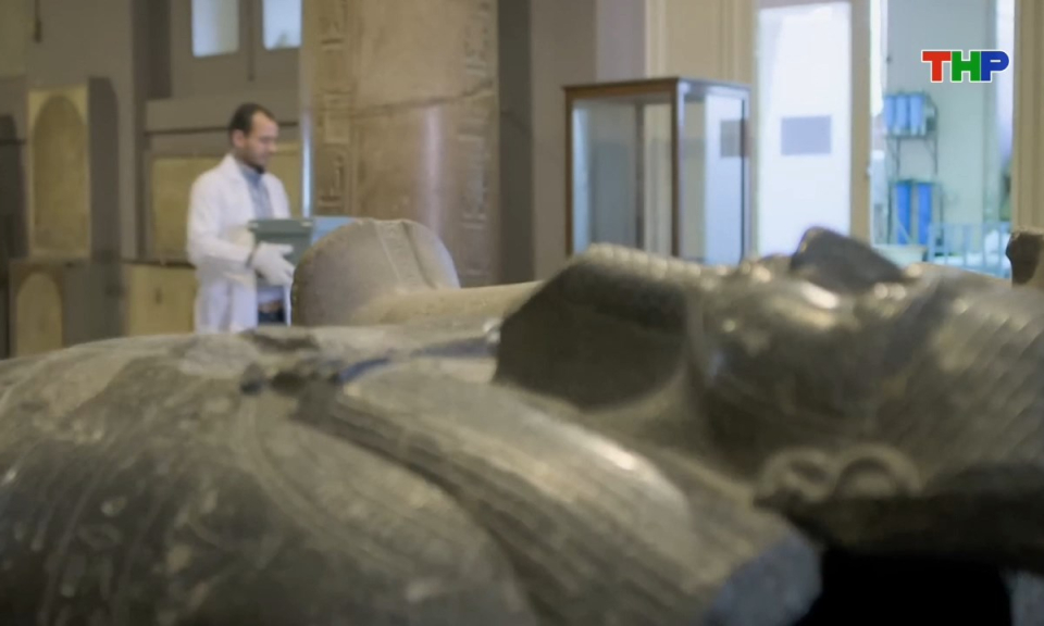 Kh&aacute;m ph&aacute; thế giới: B&iacute; ẩn r&ugrave;ng rợn của những chiếc mặt nạ bạc Ai Cập