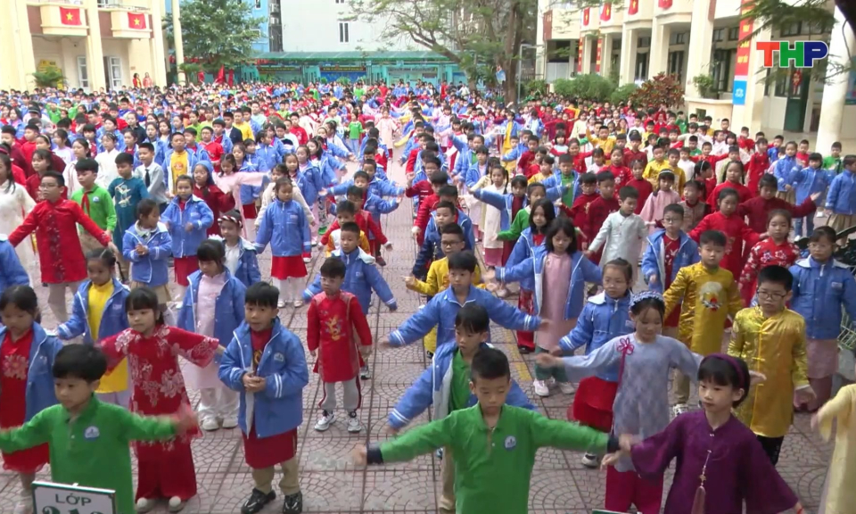 Học sinh trở lại trường học sau kỳ nghỉ Tết