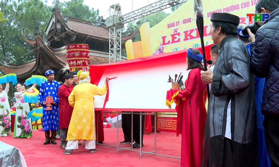 Khai bút đầu xuân tại Đền thờ danh nhân văn hoá thế giới Chu Văn An                                                                                        