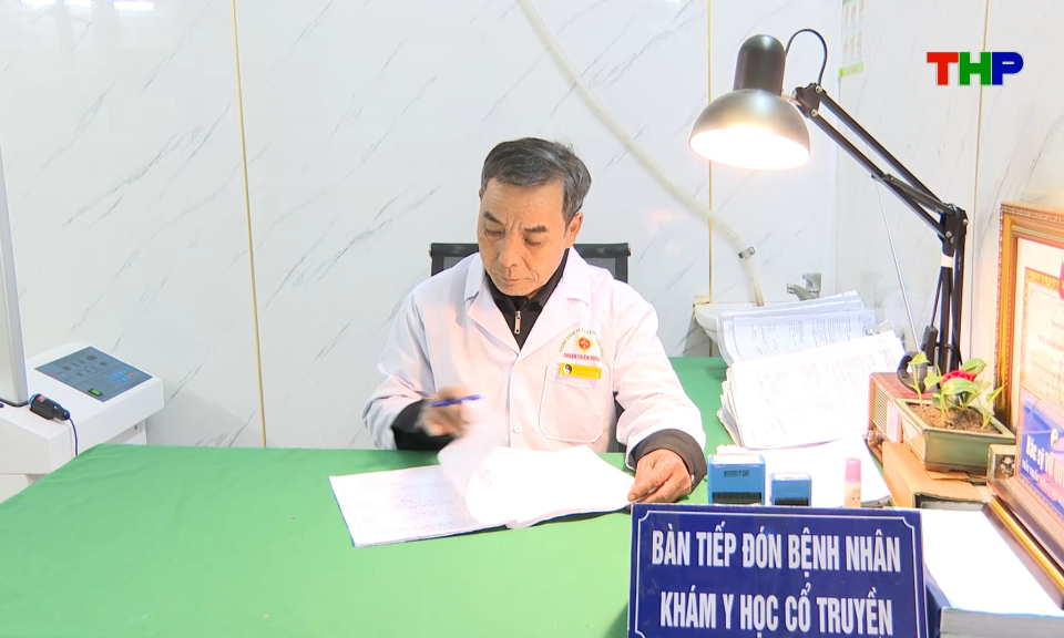 Chạm Hải Ph&ograve;ng: Blouse trắng giữa đời thường