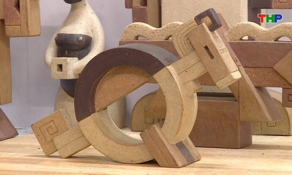 Ch&acirc;n dung cuộc sống: Người thổi hồn ngựa v&agrave;o gốm