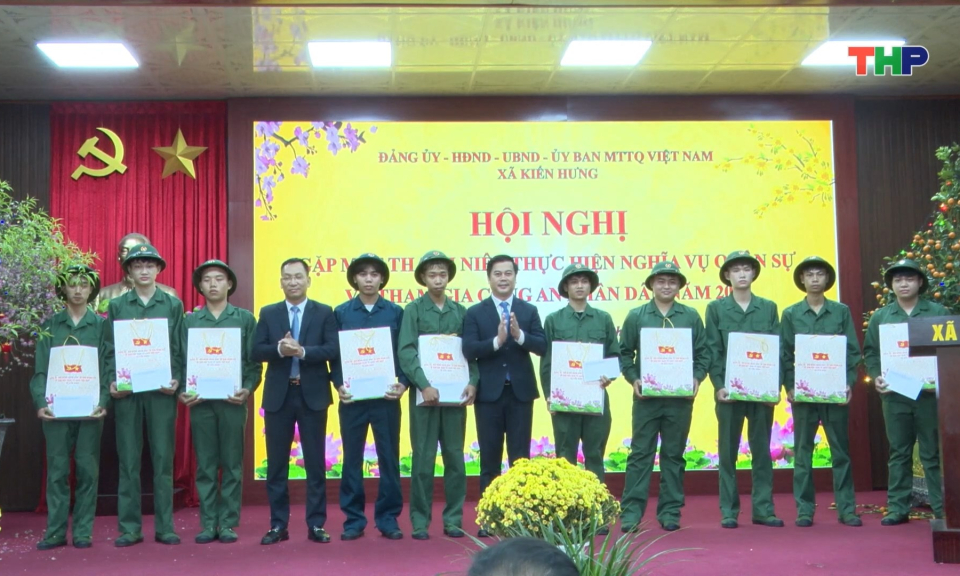 Tuổi trẻ v&agrave; kh&aacute;t vọng cống hiến - L&ecirc;n đường v&igrave; Tổ quốc     