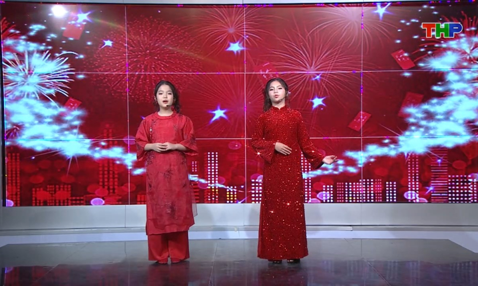 Lăng k&iacute;nh tuổi hoa: Hạnh ph&uacute;c xu&acirc;n ngời